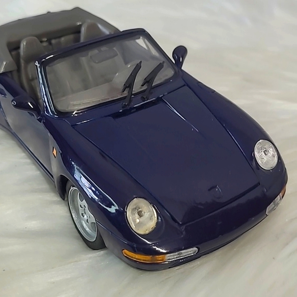 Welly Porsche 911 Carrera Cabriolet Deep Purple Die Cast Metal Car Scale 1/24 - Picture 14 of 17